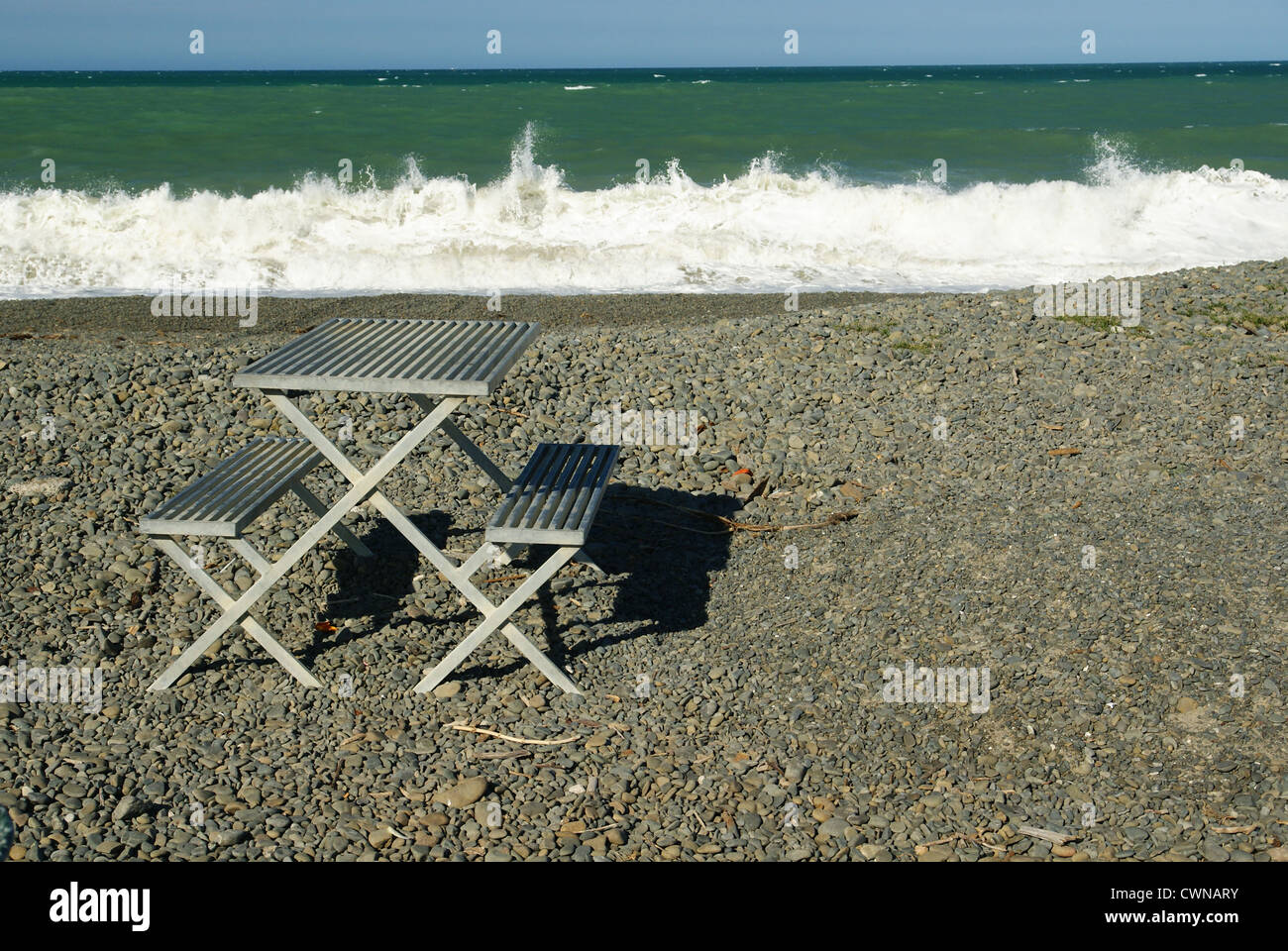 Beach Side picnic panca in Clifton Nuova Zelanda Foto Stock