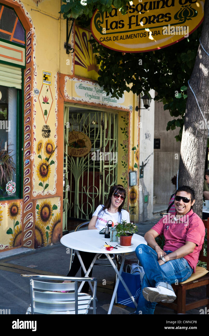 La gente seduta in un bar di Palermo Soho, Buenos Aires, Argentina. Foto Stock