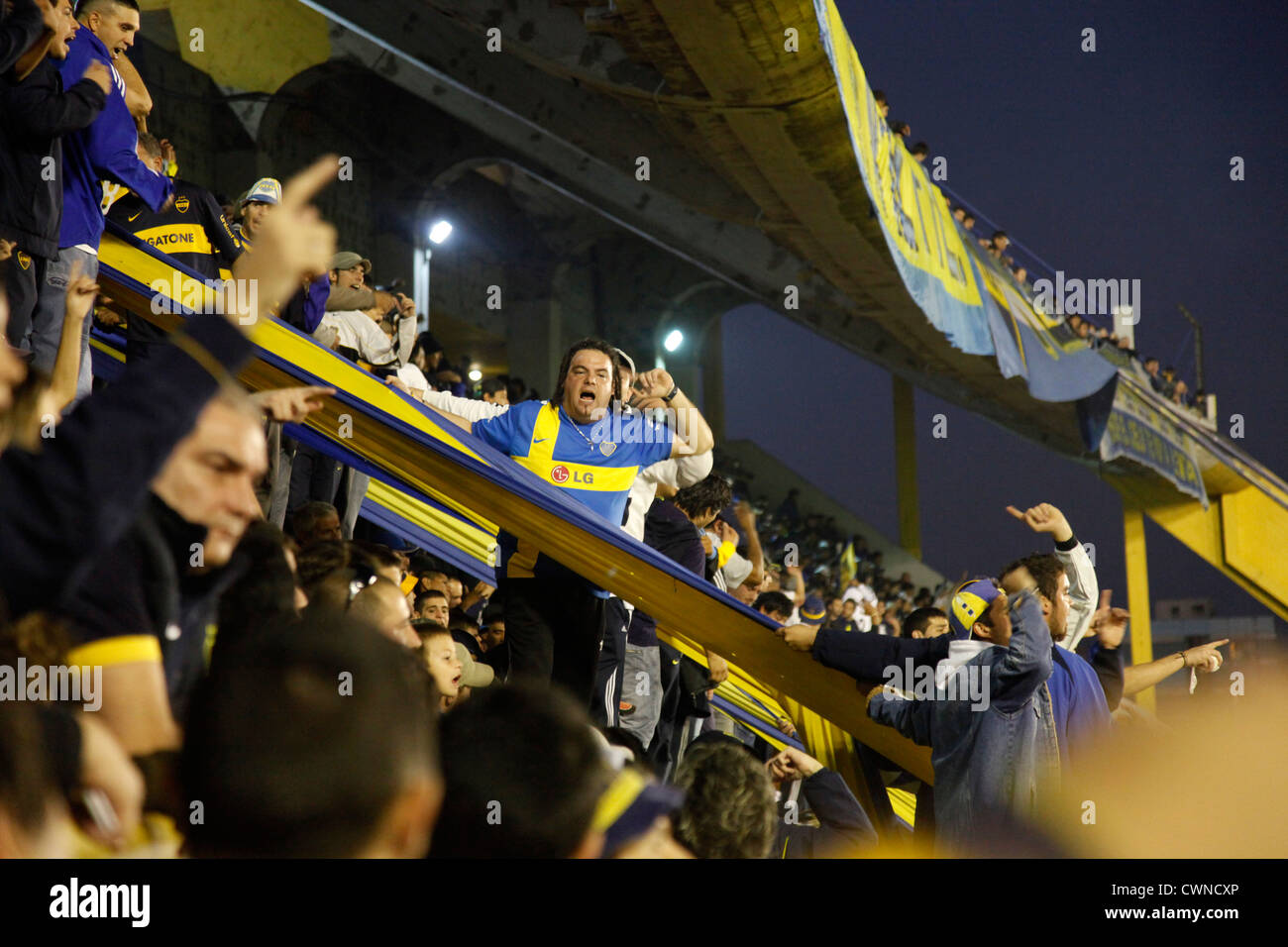 Partita di calcio del Boca Juniors alla Bombonera stadium, La Boca, Buenos Aires, Argentina. Foto Stock