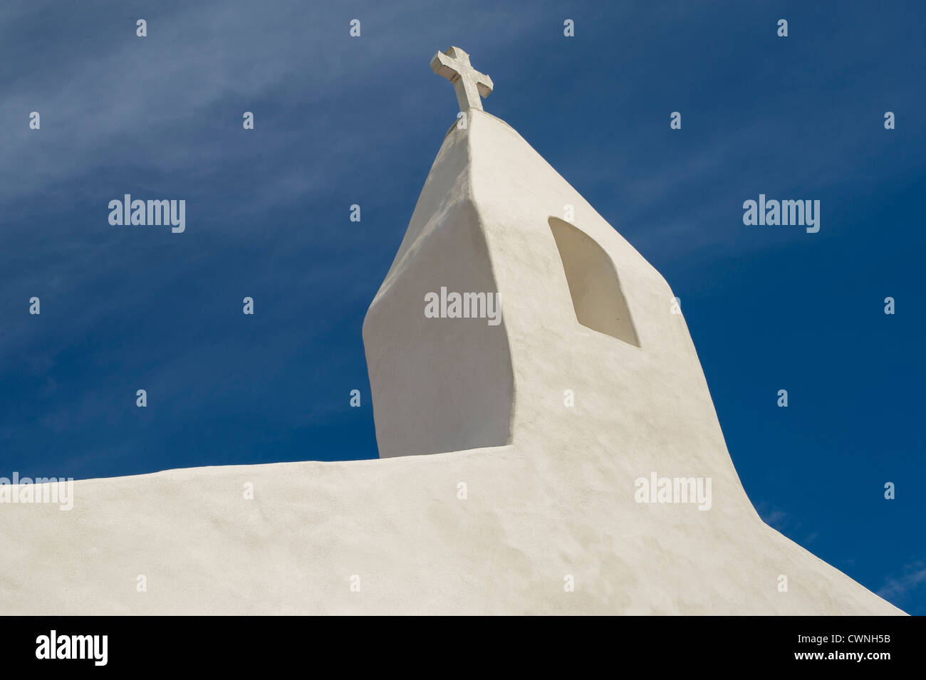 Una chiesa vicino La Meule Harbour, isola di Yeu, Francia Foto Stock