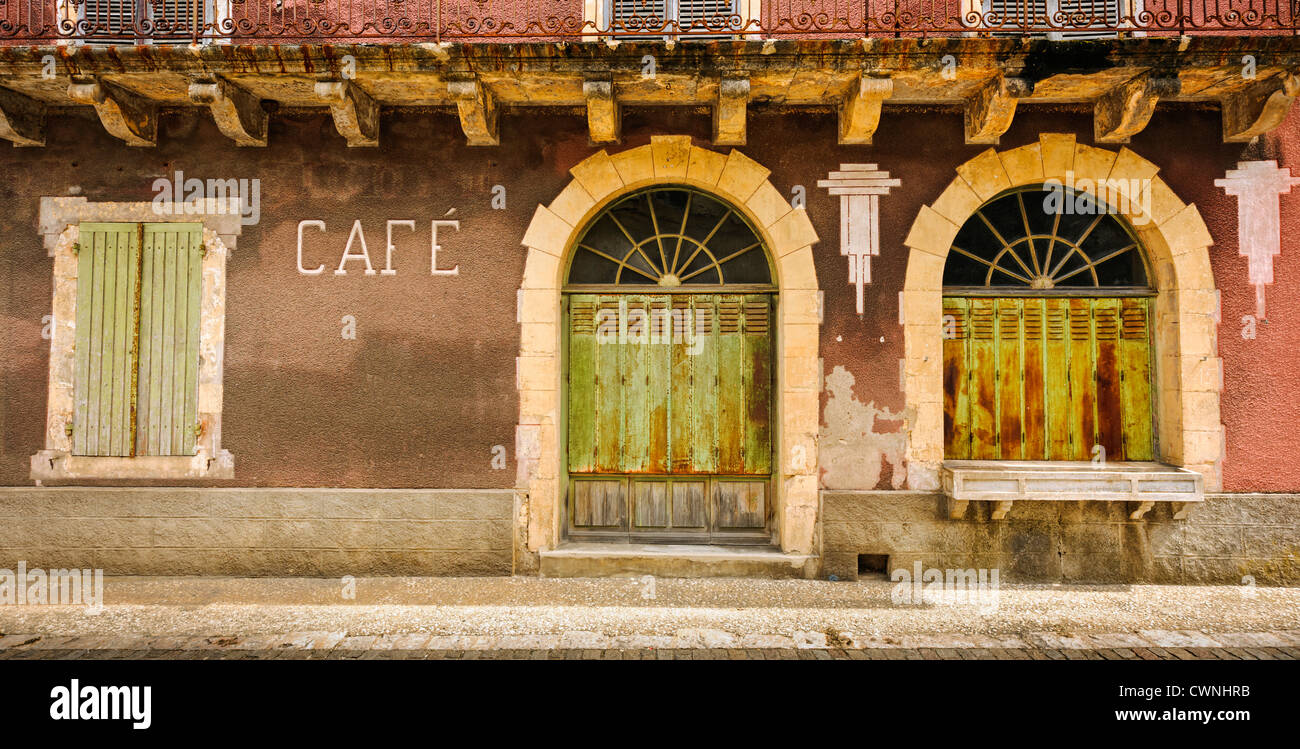 Chiuso cafe, Villefranche du Périgord e Dordogna, Aquitaine, Francia Foto Stock