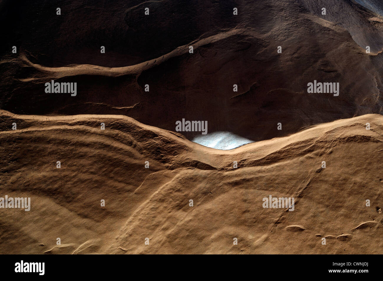 La luce riflessa formazioni rocciose marcature striature spooky slot canyon Escalante Scalone monumento nazionale USA Utah Foto Stock