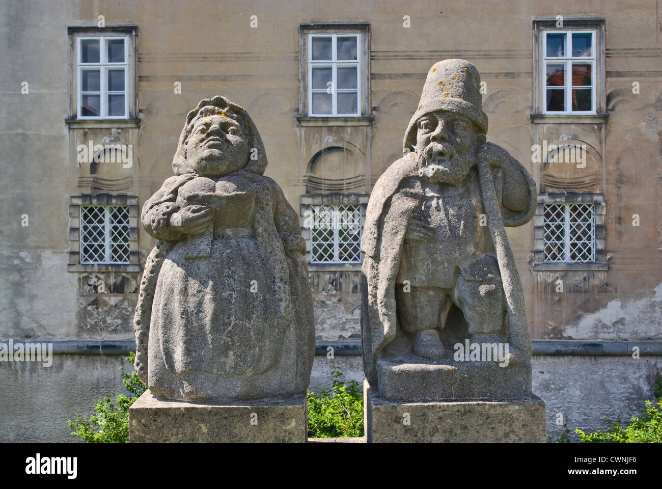 Caricatural statue al castello di Nové Město nad Metují in Kralovehradecky kraj (Hradec Králové Regione), Repubblica Ceca Foto Stock