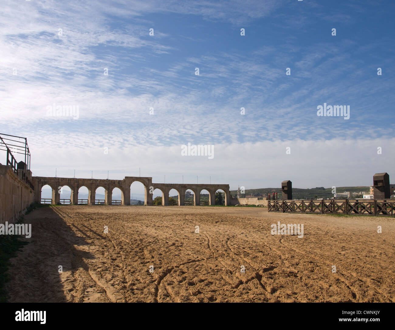 Le rovine della città romana di Gerasa in oggi Jerash in Giordania, qui l'ippodromo, occasionalmente usato anche oggi Foto Stock