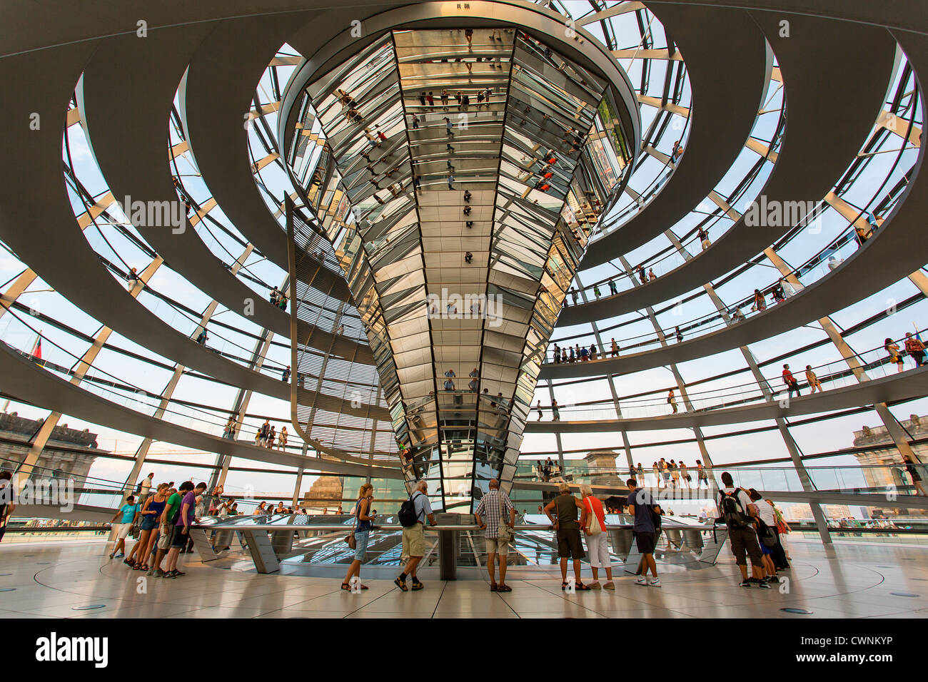 L'Europa, Germania, Berlino, Norman Foster cupola del Reichstag Foto Stock