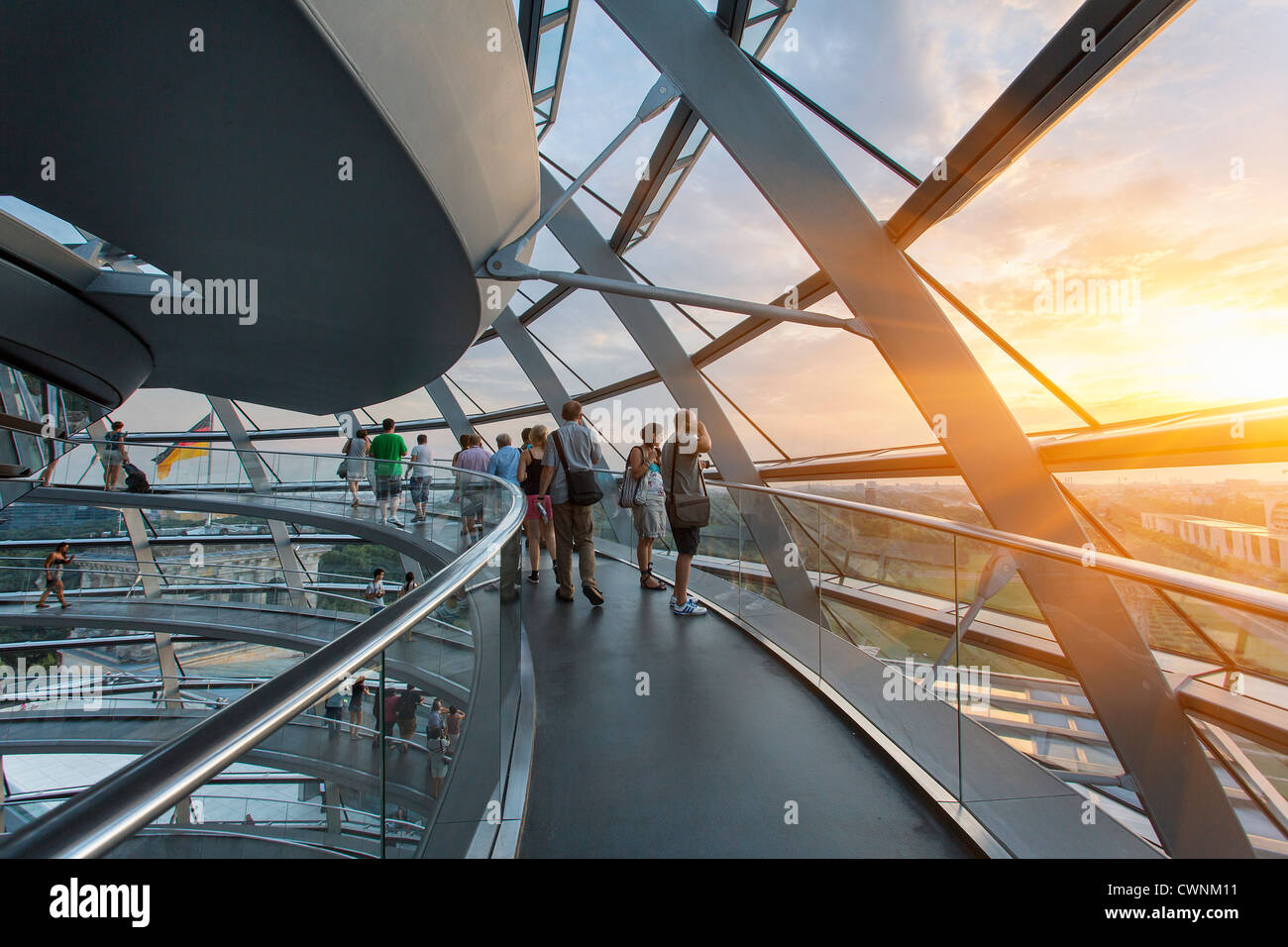 L'Europa, Germania, Berlino, Norman Foster cupola del Reichstag Foto Stock