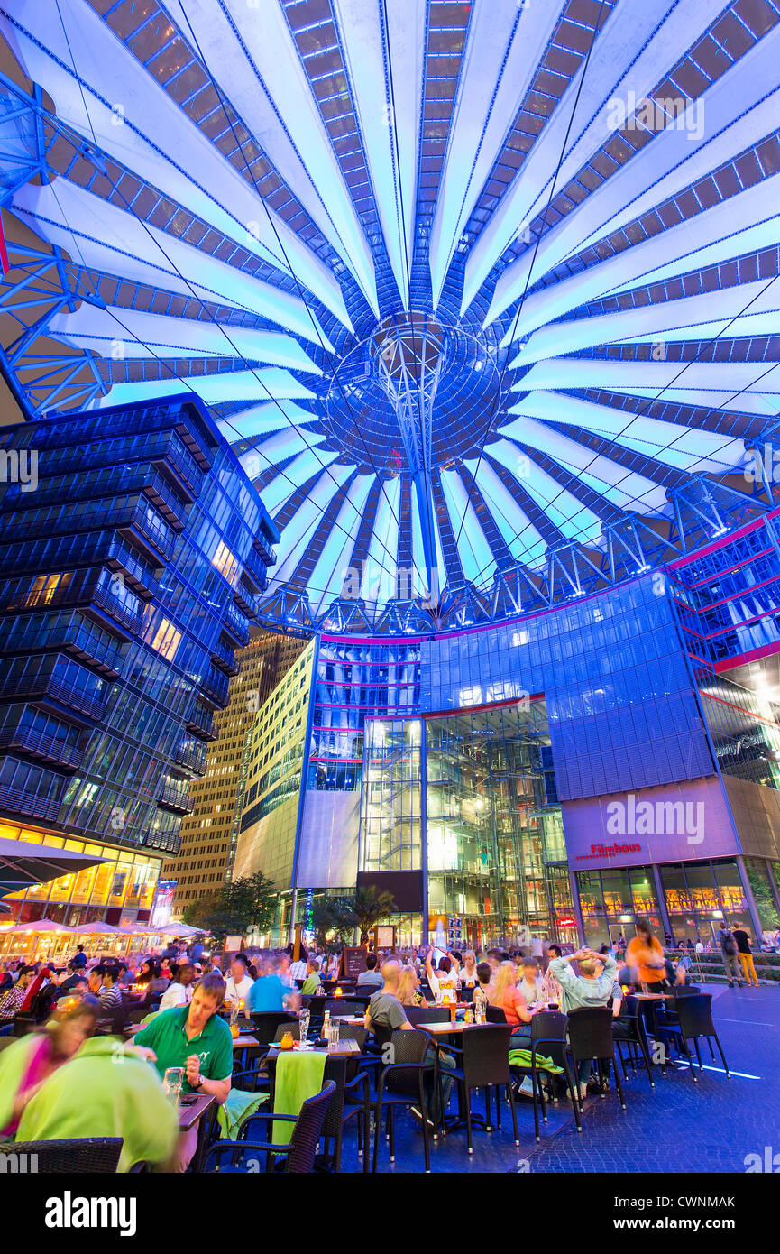 L'Europa, Germania, Berlino, la tettoia del Sony Center di Potsdamer Platz Foto Stock