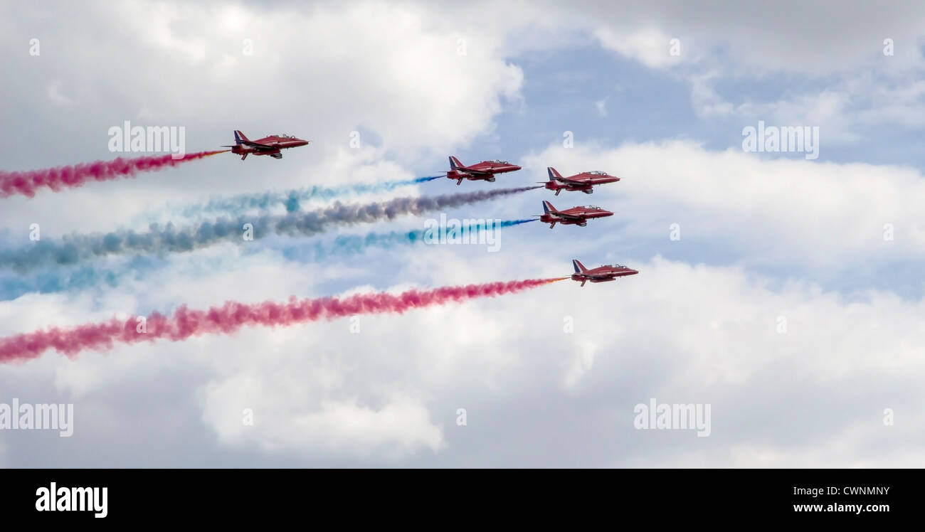 Le frecce rosse Aerobatic Team in occasione dell'annuale Festival di aria al di sopra della Baia di Poole, Bournemouth, Regno Unito Foto Stock