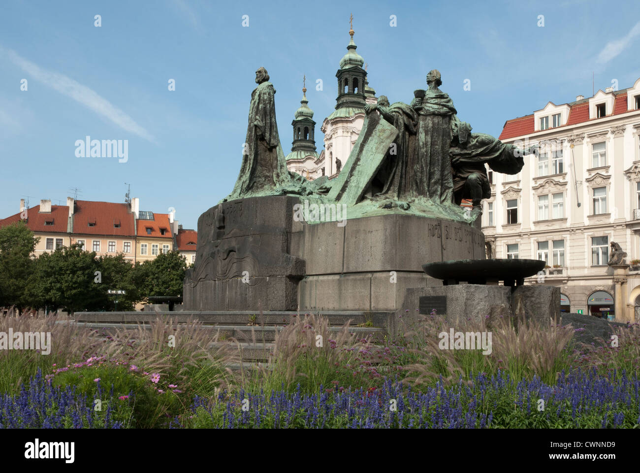 Praga - Jan Hus statua in Piazza della Città Vecchia - Staromestske namesti Praha Foto Stock