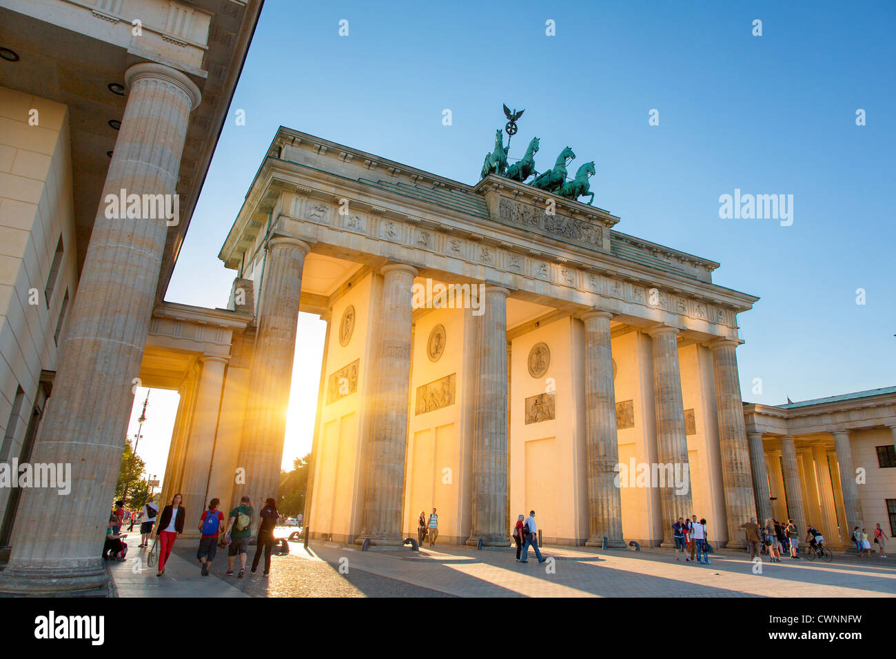 L'Europa, Germania, Berlino, Porta di Brandeburgo al tramonto Foto Stock