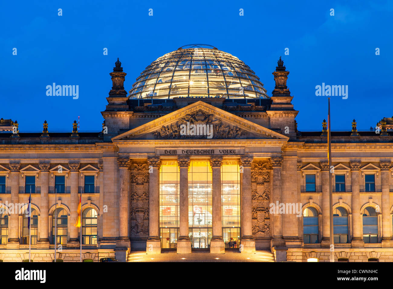 L'Europa, Germania, Berlino, Reichstag di notte Foto Stock