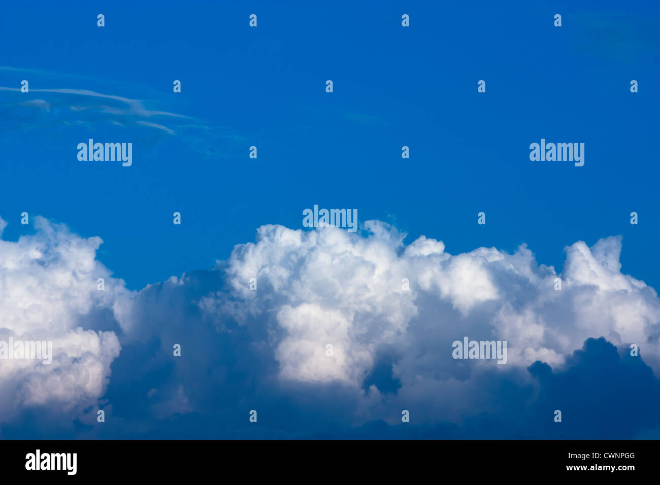 Wolke, Wolkenbank, Blauer Himmel, nubi Cloudbank, cielo blu Foto Stock