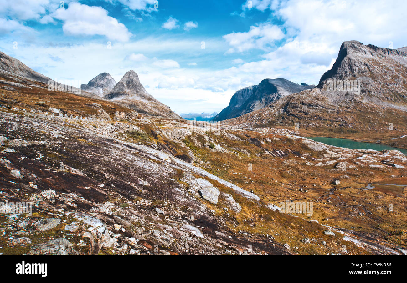 Norvegia alte montagne paesaggio roccioso. Foto Stock