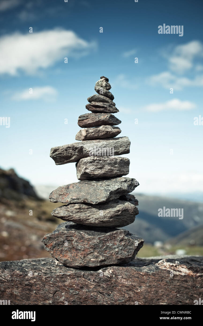 Grandi fatti a mano torre in pietra in Norvegia. Foto Stock