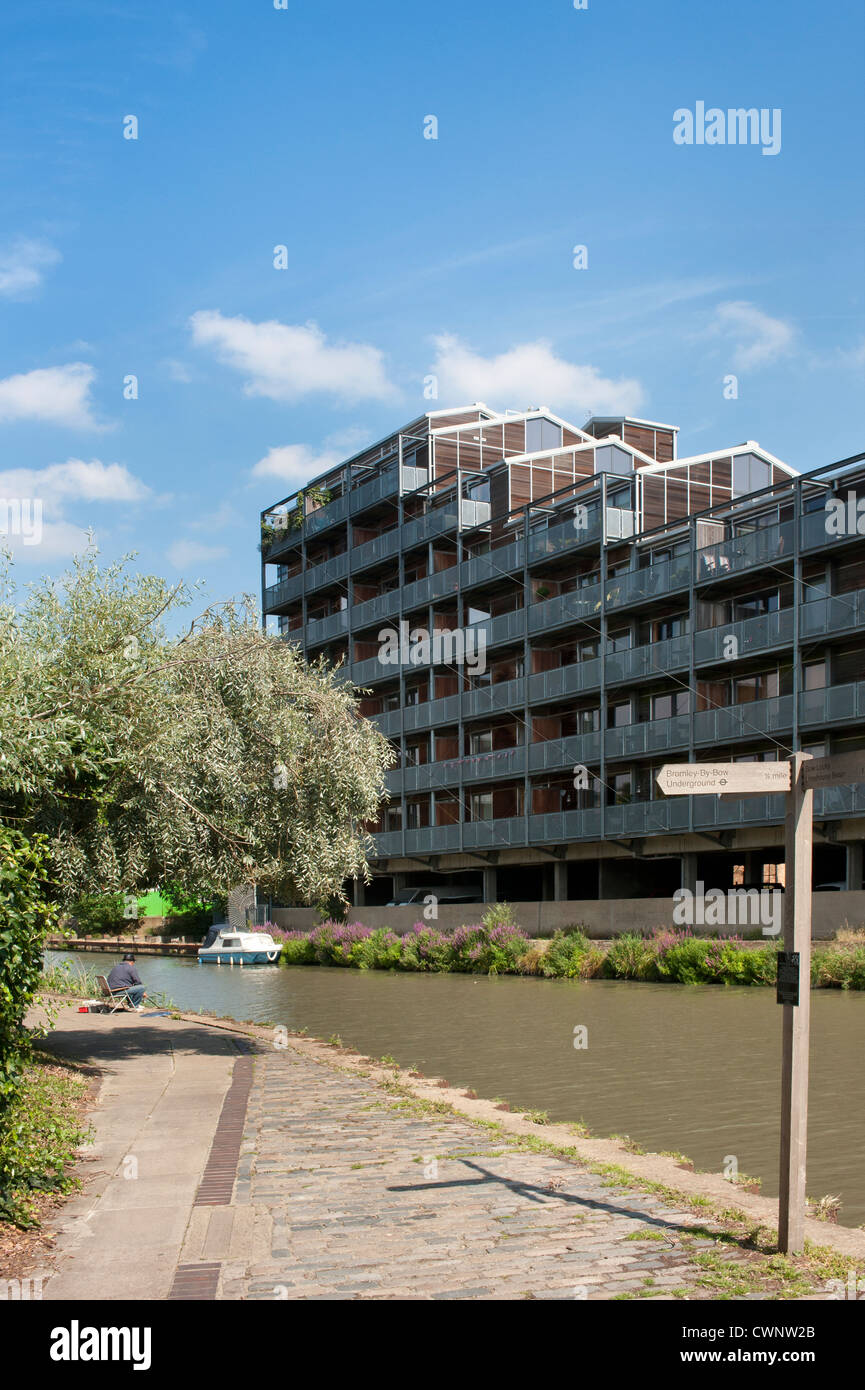 LONDRA, Regno Unito - 11 AGOSTO 2012: Regent's Canal vicino a Three Mill Lane Foto Stock