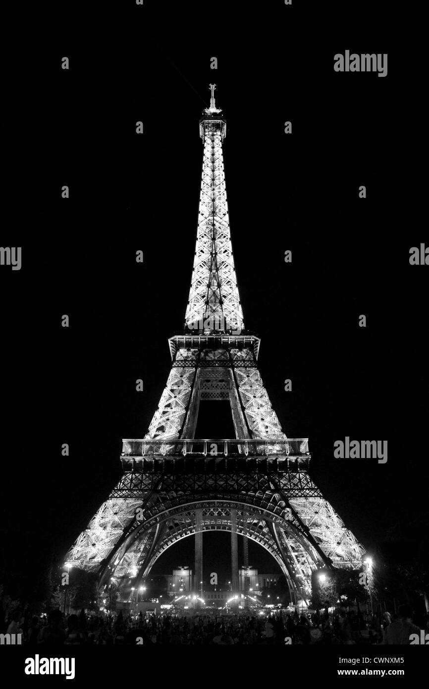 Paris night tour Foto e Immagini Stock in Bianco e Nero - Alamy