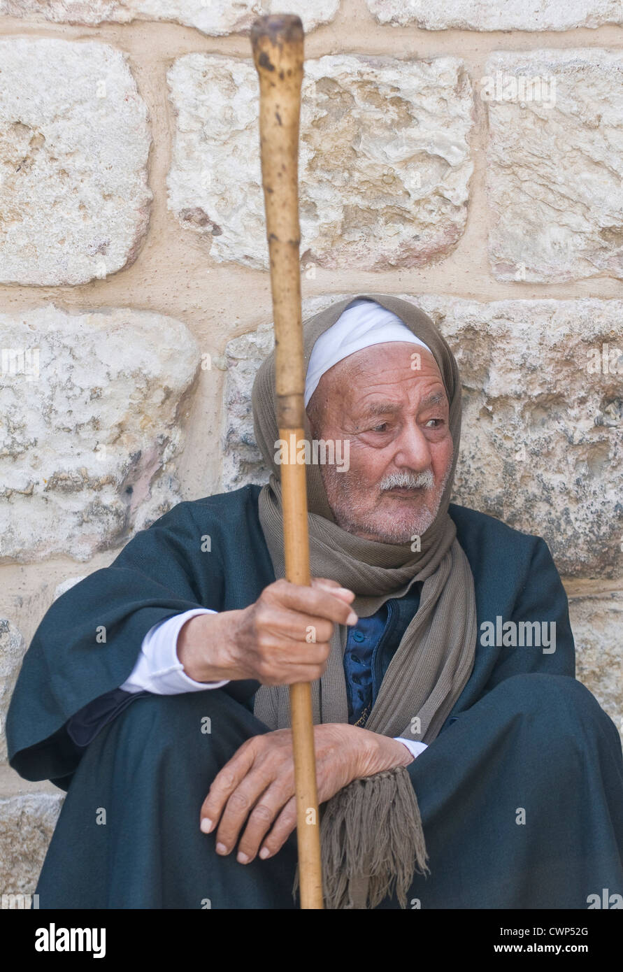 Egiziano copto pellegrino visitare la chiesa del Santo Sepolcro di Gerusalemme Israele durante la Pasqua Foto Stock