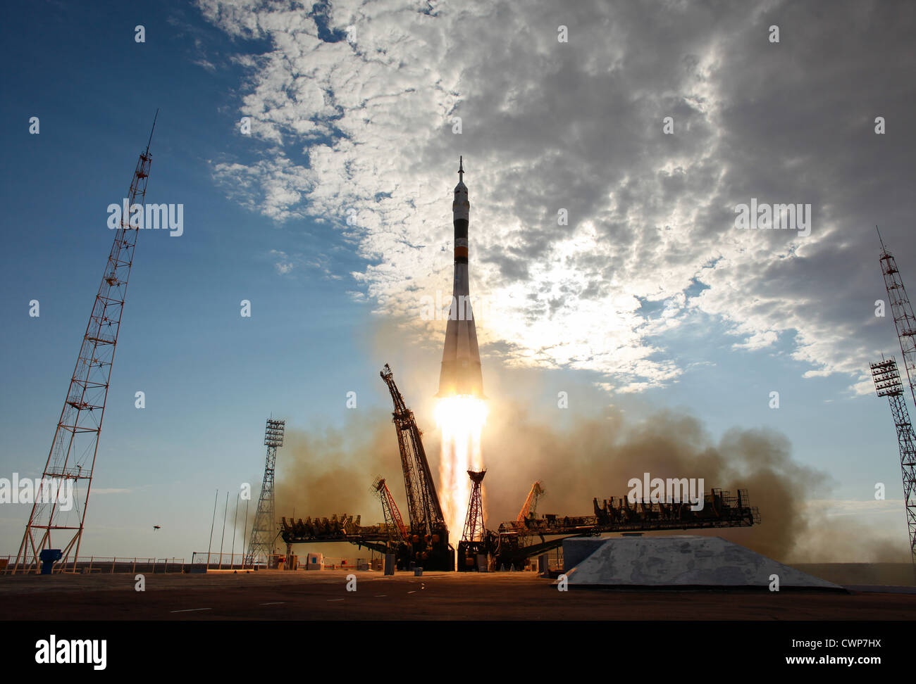 Il Soyuz TMA-05M lanci di razzi dal cosmodromo di Baikonur in Kazakistan il Domenica, 15 luglio 2012 portando Expedition 32 Soyuz Commander Yuri Malenchenko, NASA tecnico di volo Sunita Williams e JAXA (Japan Aerospace Exploration Agency) tecnico di volo Akihiko Hoshide alla Stazione spaziale internazionale. Foto Stock