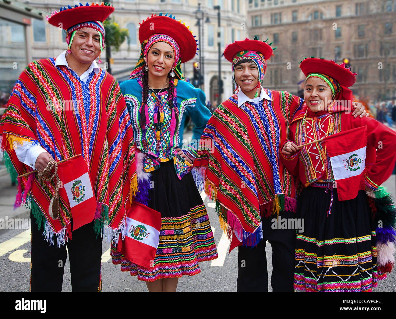 Costume peruviano immagini e fotografie stock ad alta risoluzione - Alamy