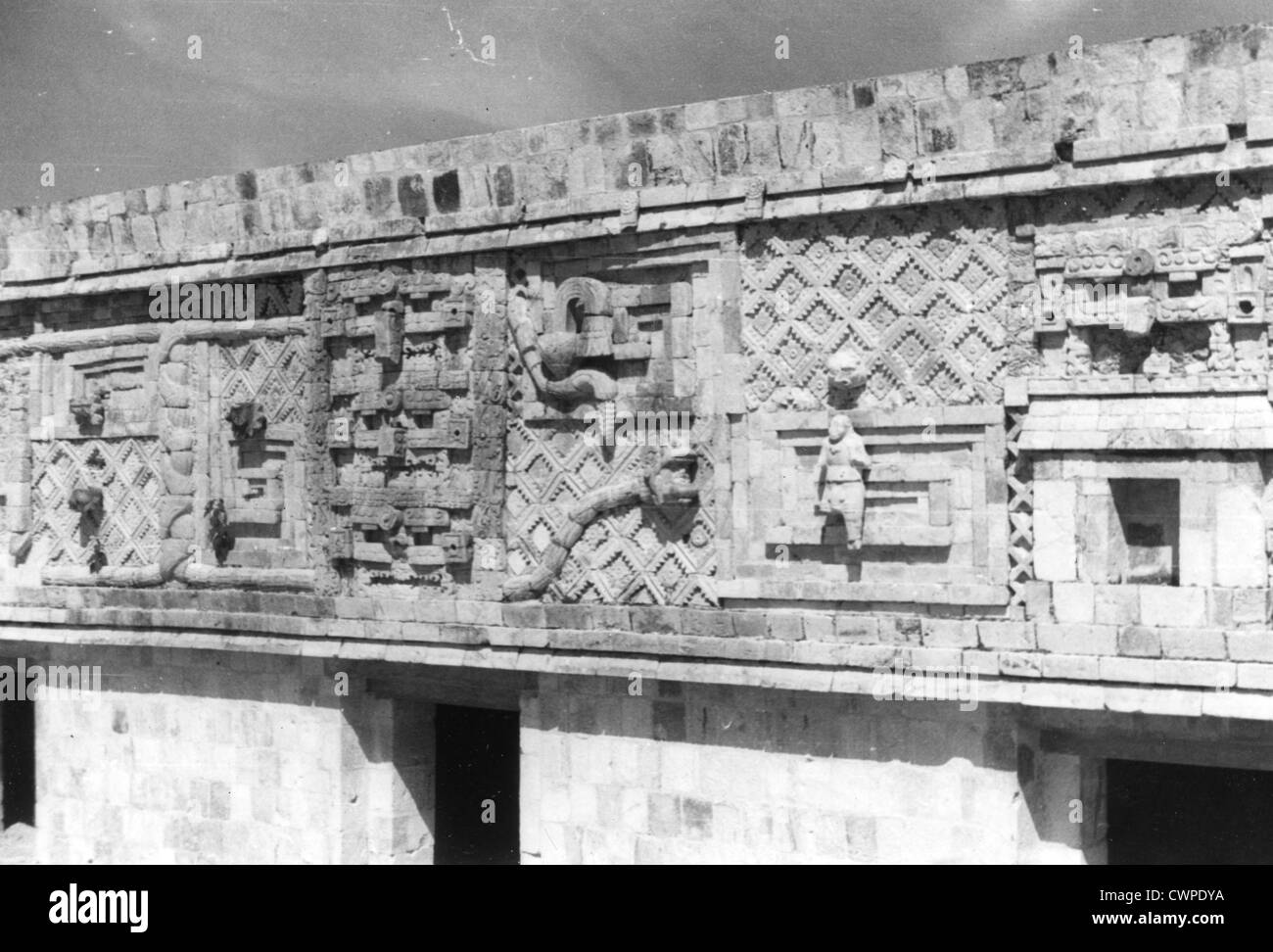 Guatemala America Centrale Luglio 1947 maya le rovine maya di geroglifici architettura in pietra antica Foto Stock