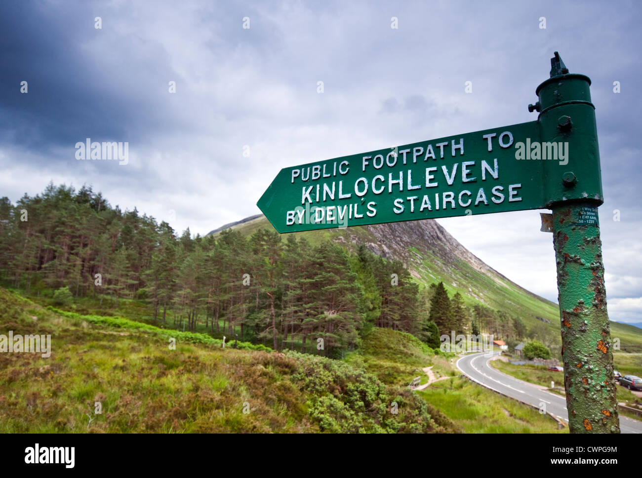 Cartello di Glencoe, Scozia, puntando verso Kinlochleven attraverso il Devil's Staircase Foto Stock