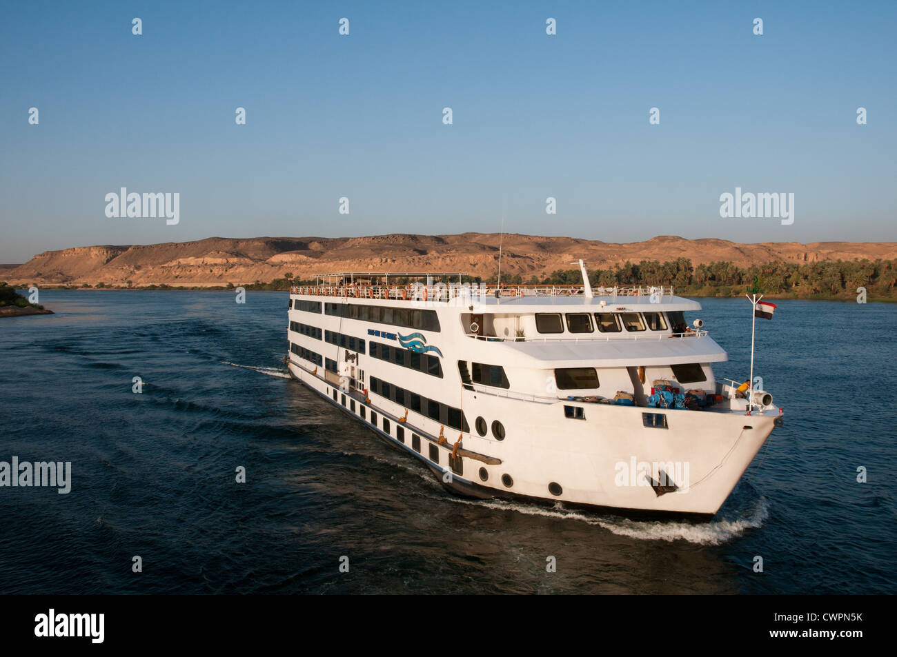 Battello da crociera sul fiume Nilo tra Assuan e Luxor Egitto Foto Stock