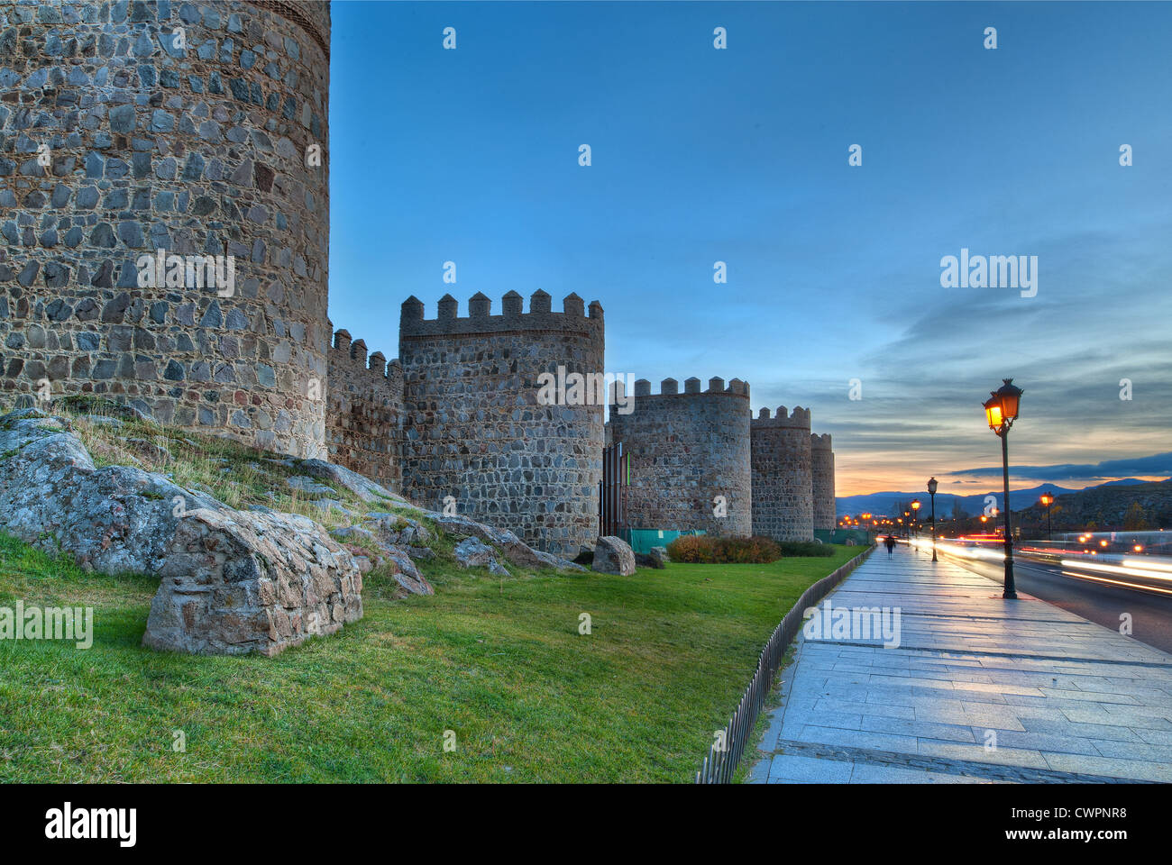 Sera dalle mura della città medievale di Avila, Spagna Foto Stock