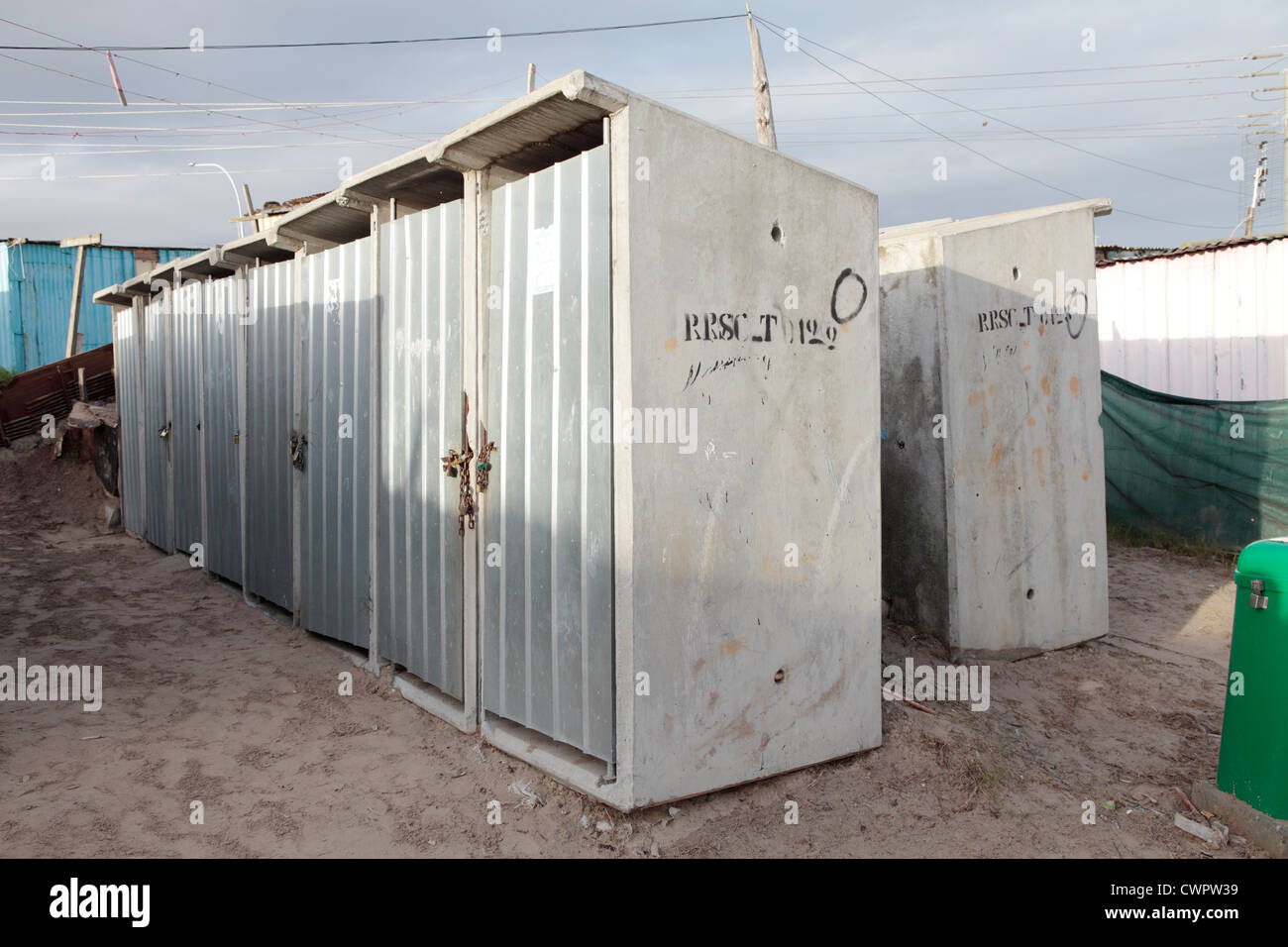 Servizi igienici in insediamenti informali, Khayelitsha, Sud Africa Foto Stock