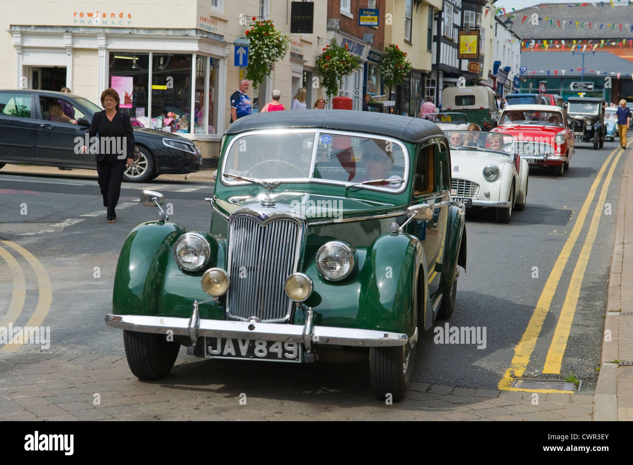 Riley Saloon in parata di auto d'epoca in apertura di Bromyard Festival Hop, Bromyard Herefordshire England Regno Unito Foto Stock