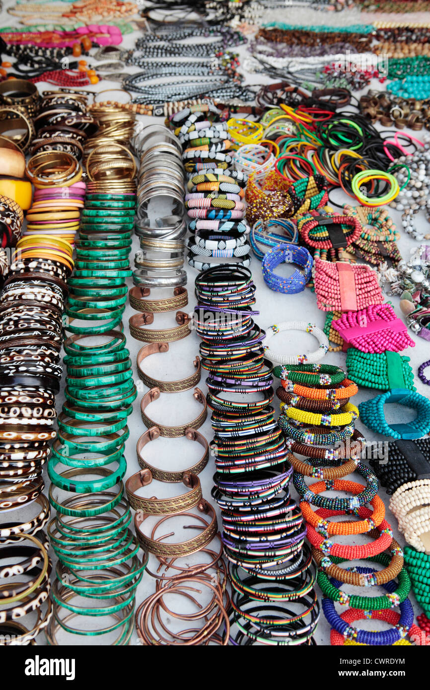 African bracelets immagini e fotografie stock ad alta risoluzione - Alamy