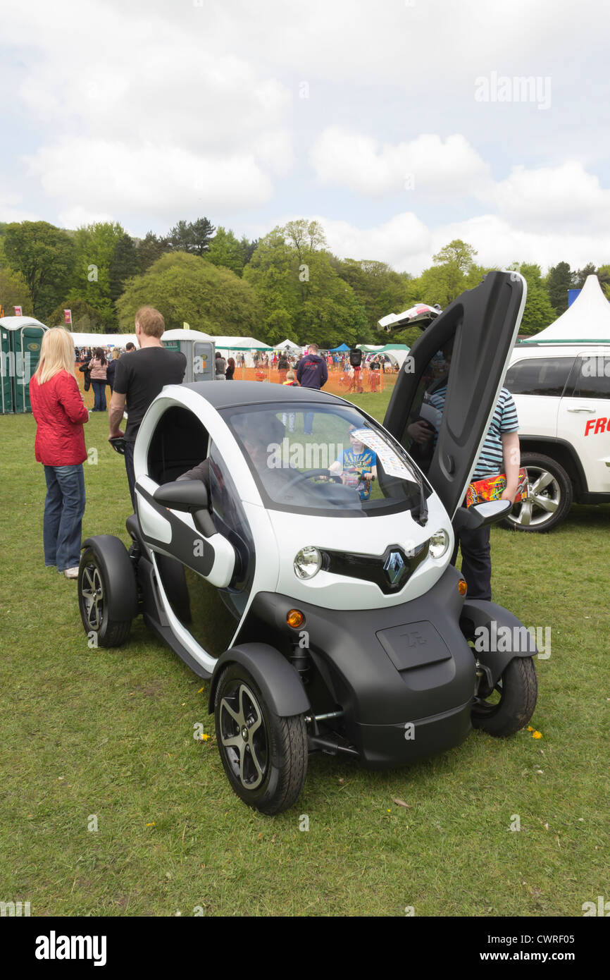 Una Renault Twizy auto elettrica sul display del Lancashire campagna Experience Day a Witton Country Park nel maggio 2012. Foto Stock