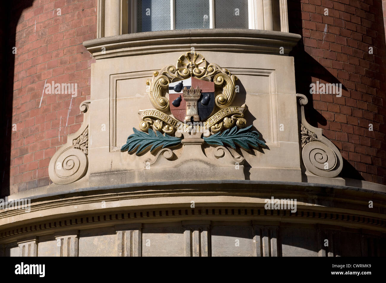 Stemma per Worcester; il significato in inglese è "città fedele in guerra e pace" Foto Stock