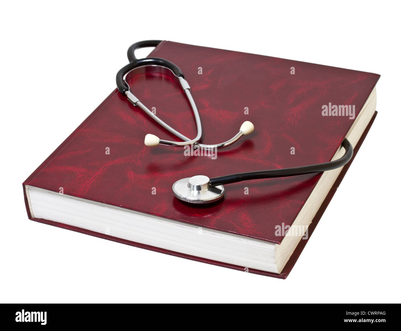 Stetoscopio medico sul libro rosso. Isolare su sfondo bianco. Foto Stock