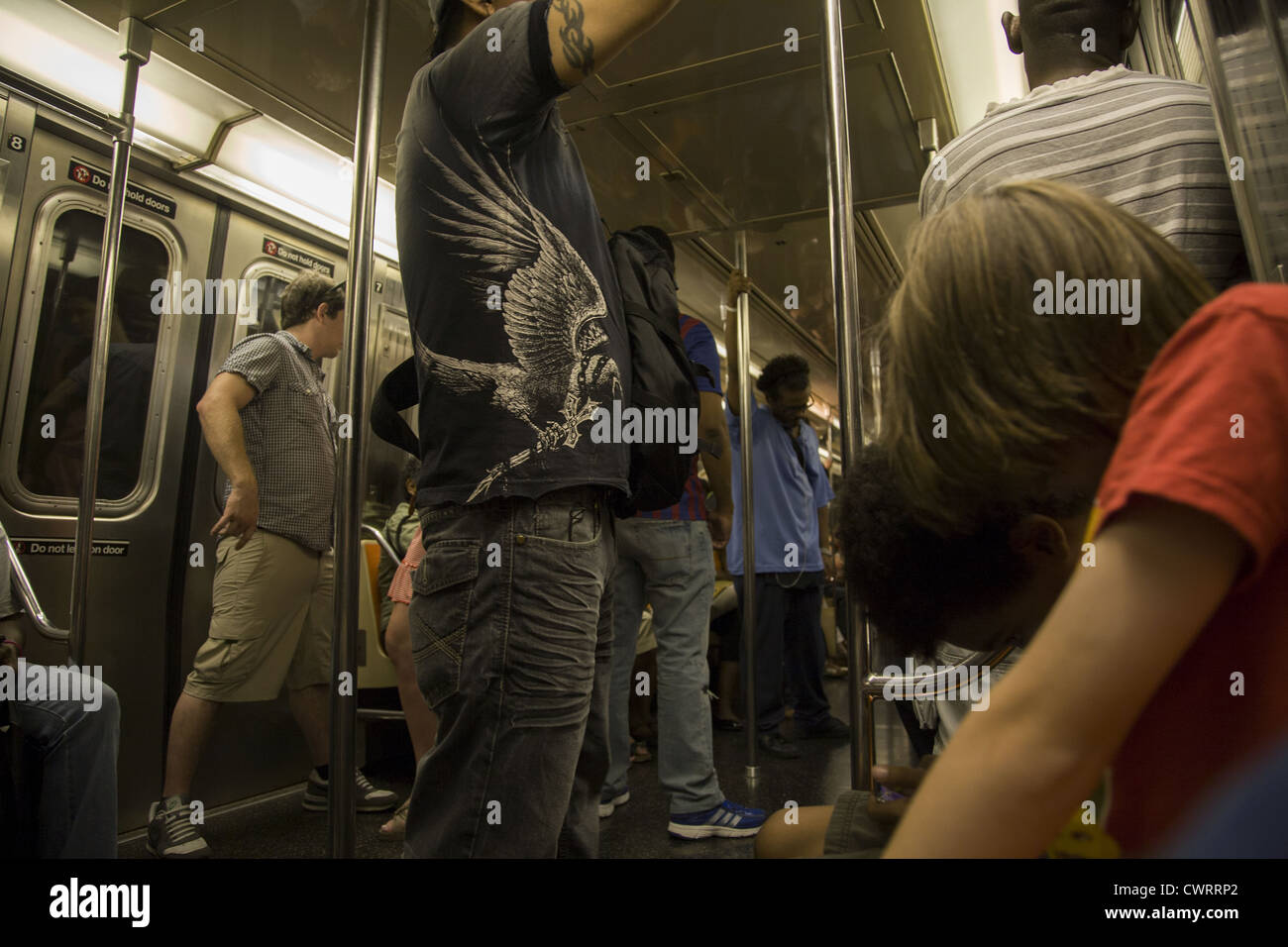 Gli uccelli rapaci sul treno F, NYC Subway, Foto Stock