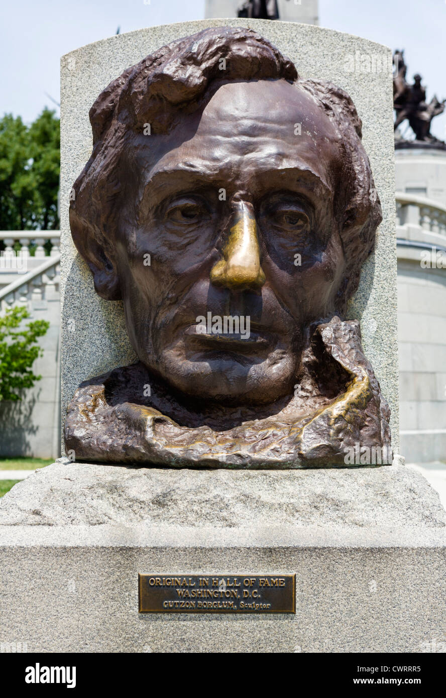 Scultura di Gutzon Borglum davanti alla tomba del presidente Abraham Lincoln, Oak Ridge cimitero, Springfield, Illinois, Stati Uniti d'America Foto Stock