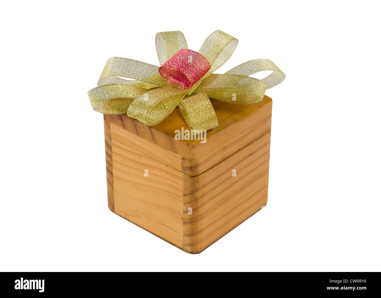 Golden bow e scatola di legno su sfondo bianco Foto Stock