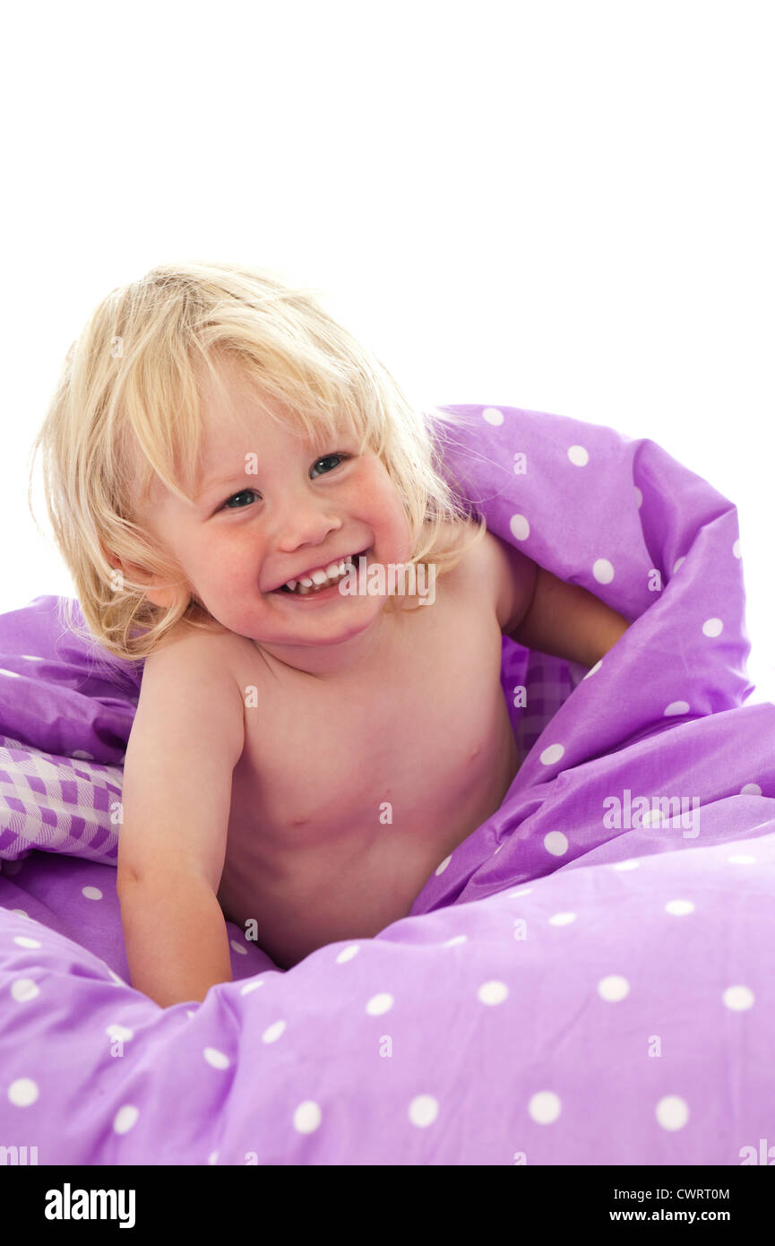 Little Boy a letto Foto Stock