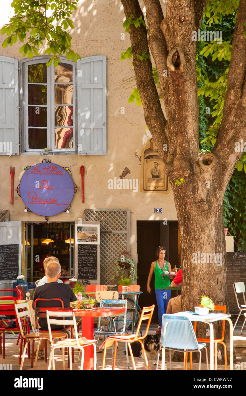 Outdoor Cafe nella città di Saint Remy de Provence, Francia Foto Stock