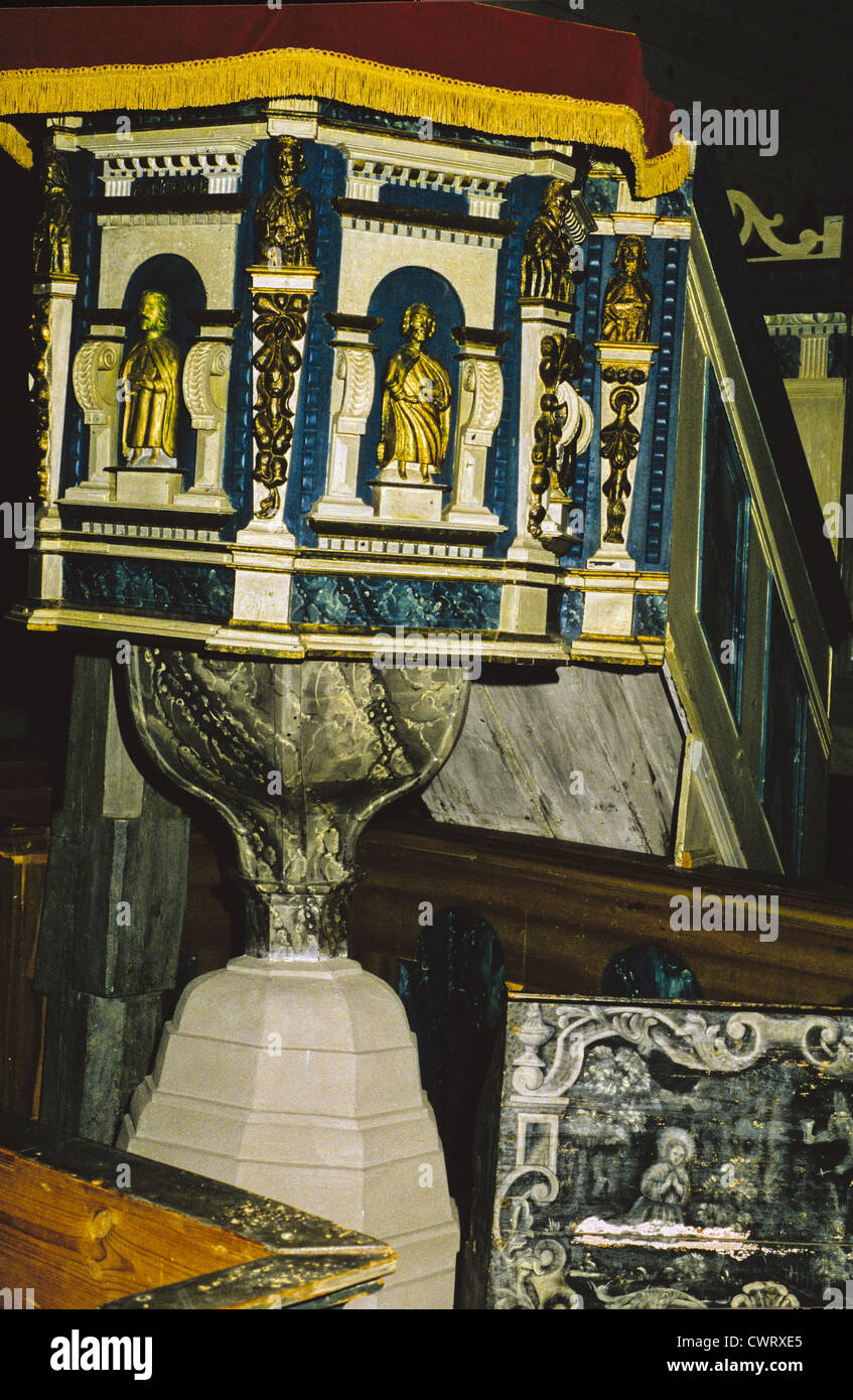 Il pulpito interno del xviii secolo antica chiesa di Uusikaupunki (Uudenkaupungin vanha kirkko) in Uusikaupunki, Finlandia Foto Stock