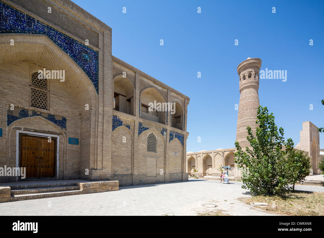 Gaukushan madrasa, Moschea e minareto, Bukhara, Uzbekistan Foto Stock