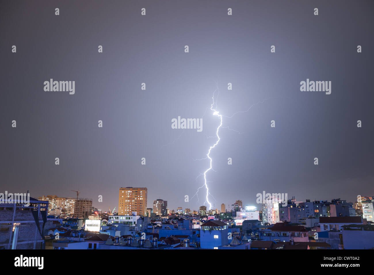 La squisita Lightning Over Hanoi Foto Stock