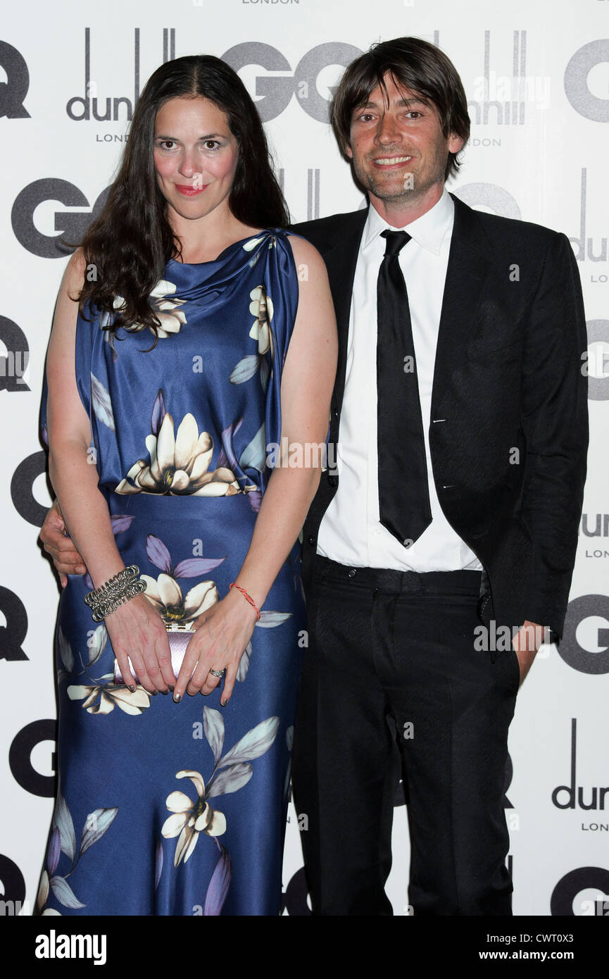Alex James e Claire James arriva per la GQ Men of the Year Awards a Londra centrale sede. Foto Stock