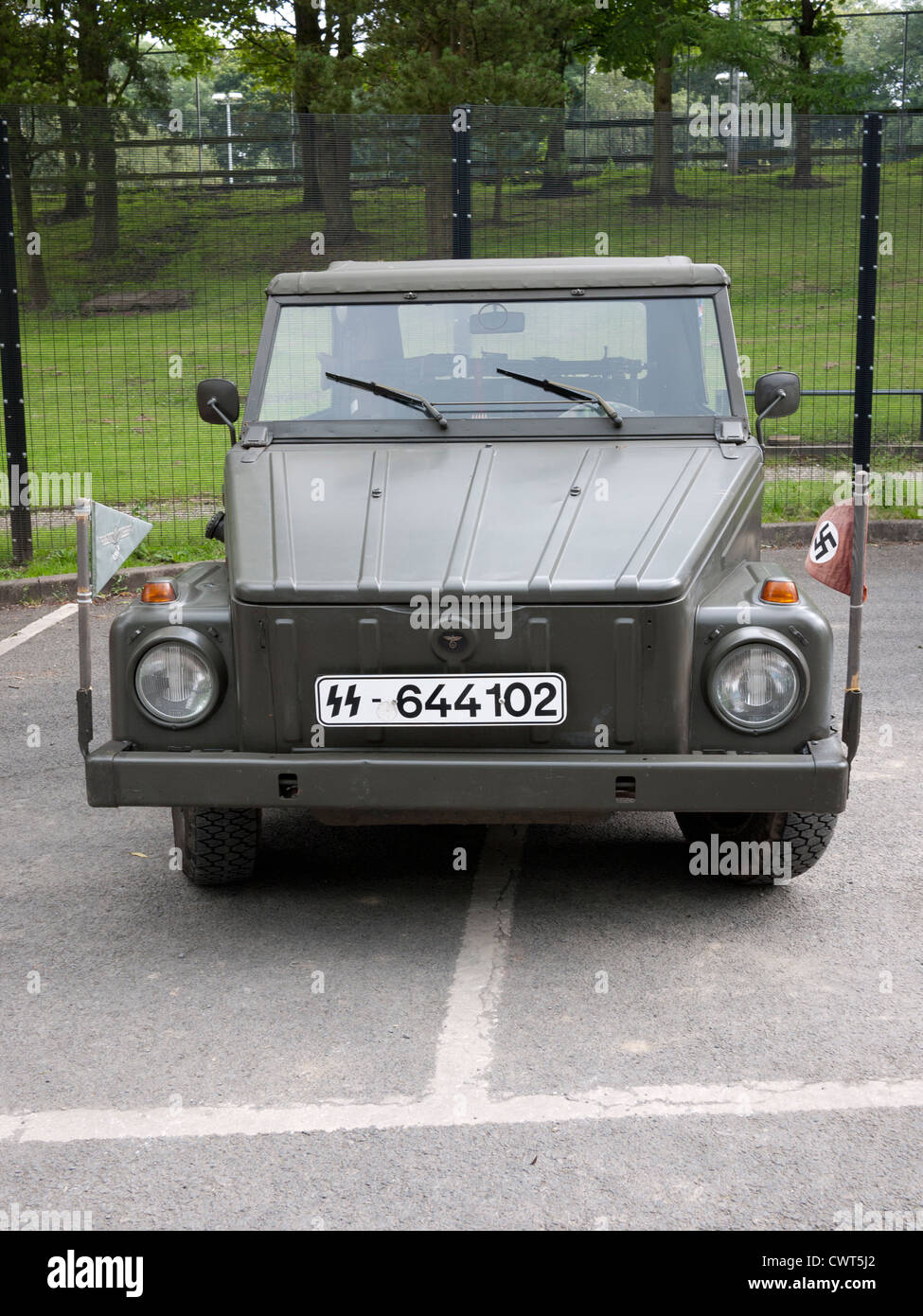 1940s Esercito Tedesco veicolo con svastica emblema, ri-enactmant, Uppermill,Greater Manchester, UK. Foto Stock