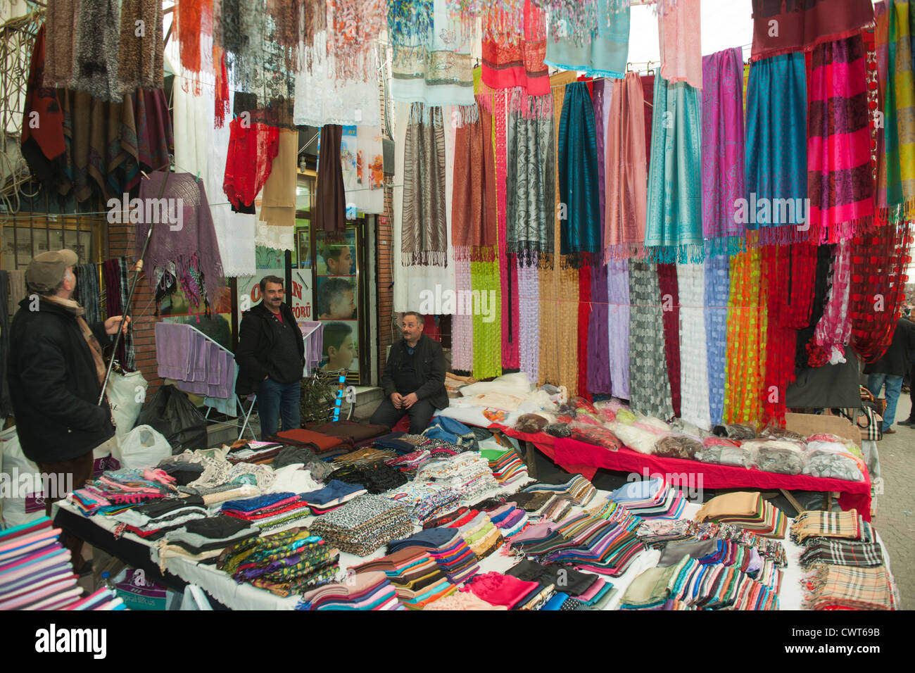 Türkei, Istanbul, Fatih, Carsamba Pazari oder Frauenmarkt, jeden Mittwoch an der Fatih-Moschee. Foto Stock