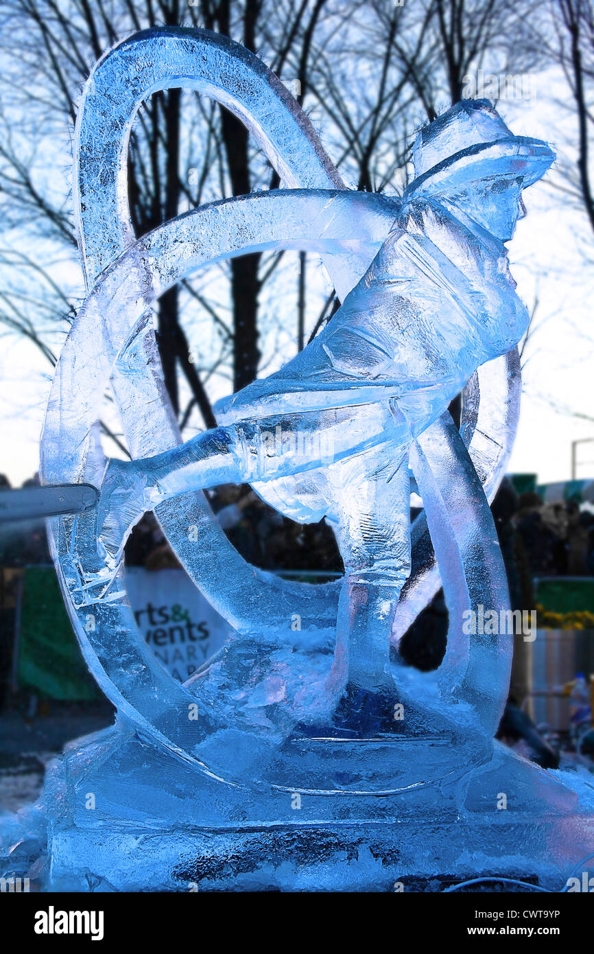 Regno Unito. In Inghilterra. Londra. Una scultura di ghiaccio in occasione dell'annuale Londra Scultura su ghiaccio Festival a Canary Wharf. Foto Stock