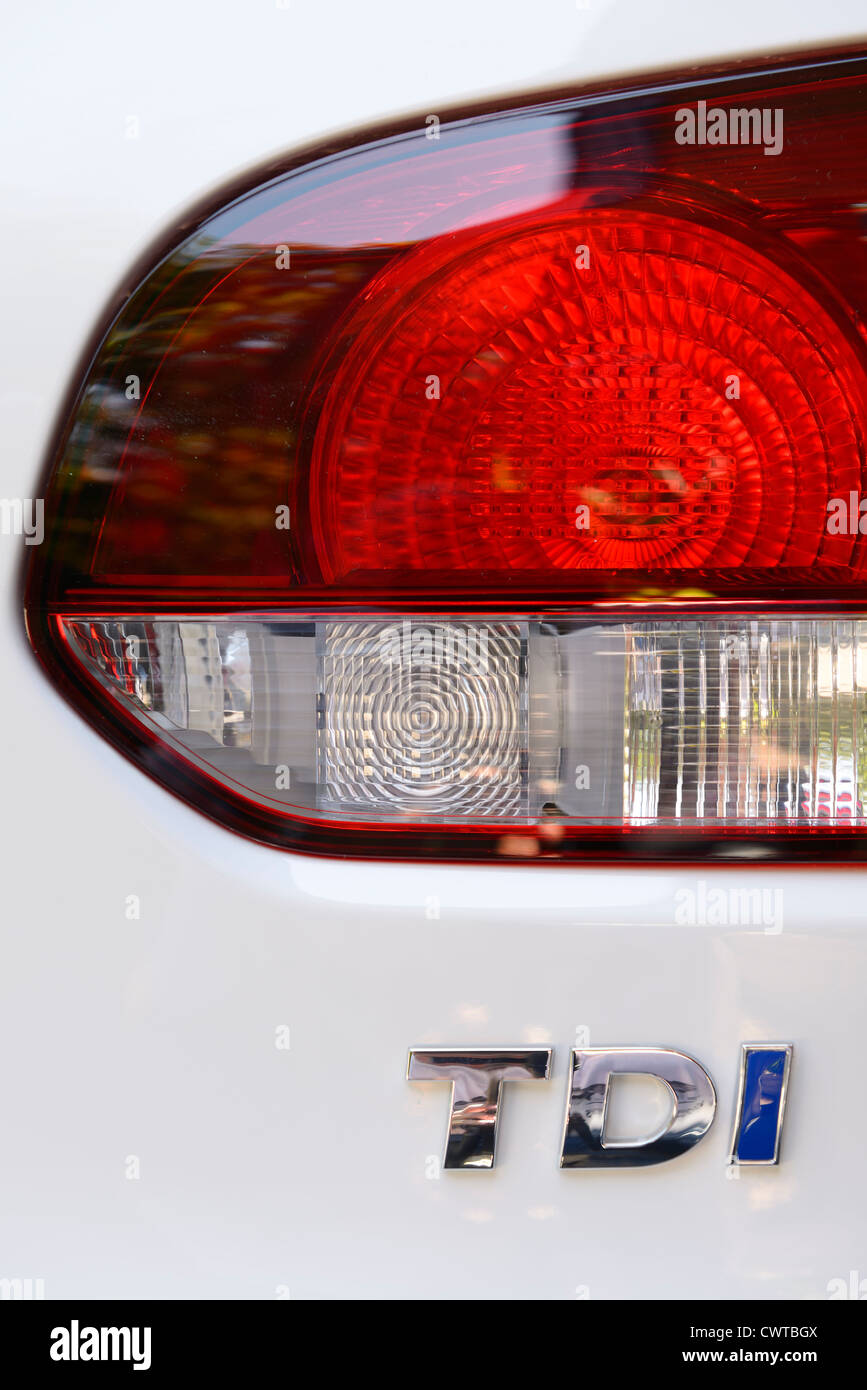 Volkswagen turbo a iniezione diretta diesel tdi motore emissioni controverso scandalo cheat computer auto luce di coda Foto Stock