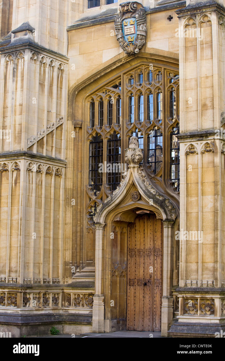 In legno porta anteriore per la Libreria di Bodleian Oxford Inghilterra Foto Stock