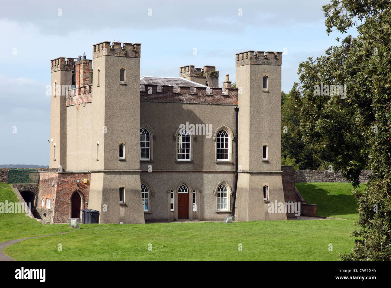 Fortino gotico nella piccola cittadina Georgiana di Hillsborough, Co. Down, Irlanda del Nord Foto Stock