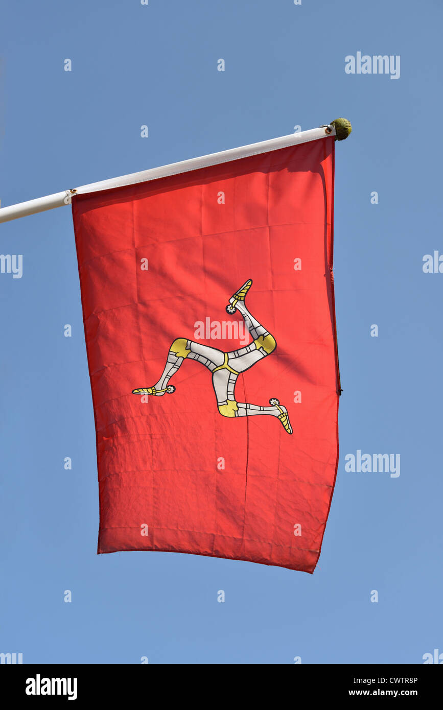 Isola di Man bandiera, West Street, Dorking Surrey, Inghilterra, Regno Unito Foto Stock