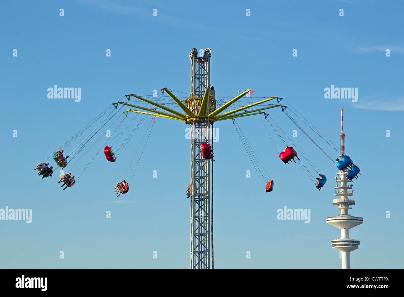 La Danza del cielo e la torre della televisione, Dom di Amburgo, Germania Foto Stock